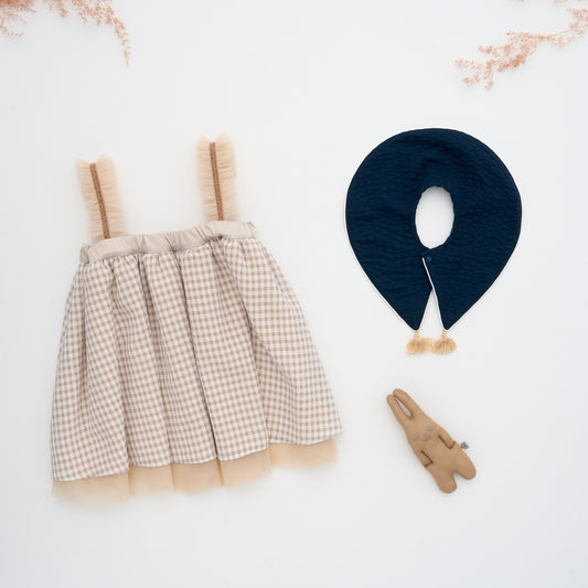 チュチュ(チュール×オーガンジーチェック)、スタイ(ウェーブローンフリンジ)、ニギニギの3点セット