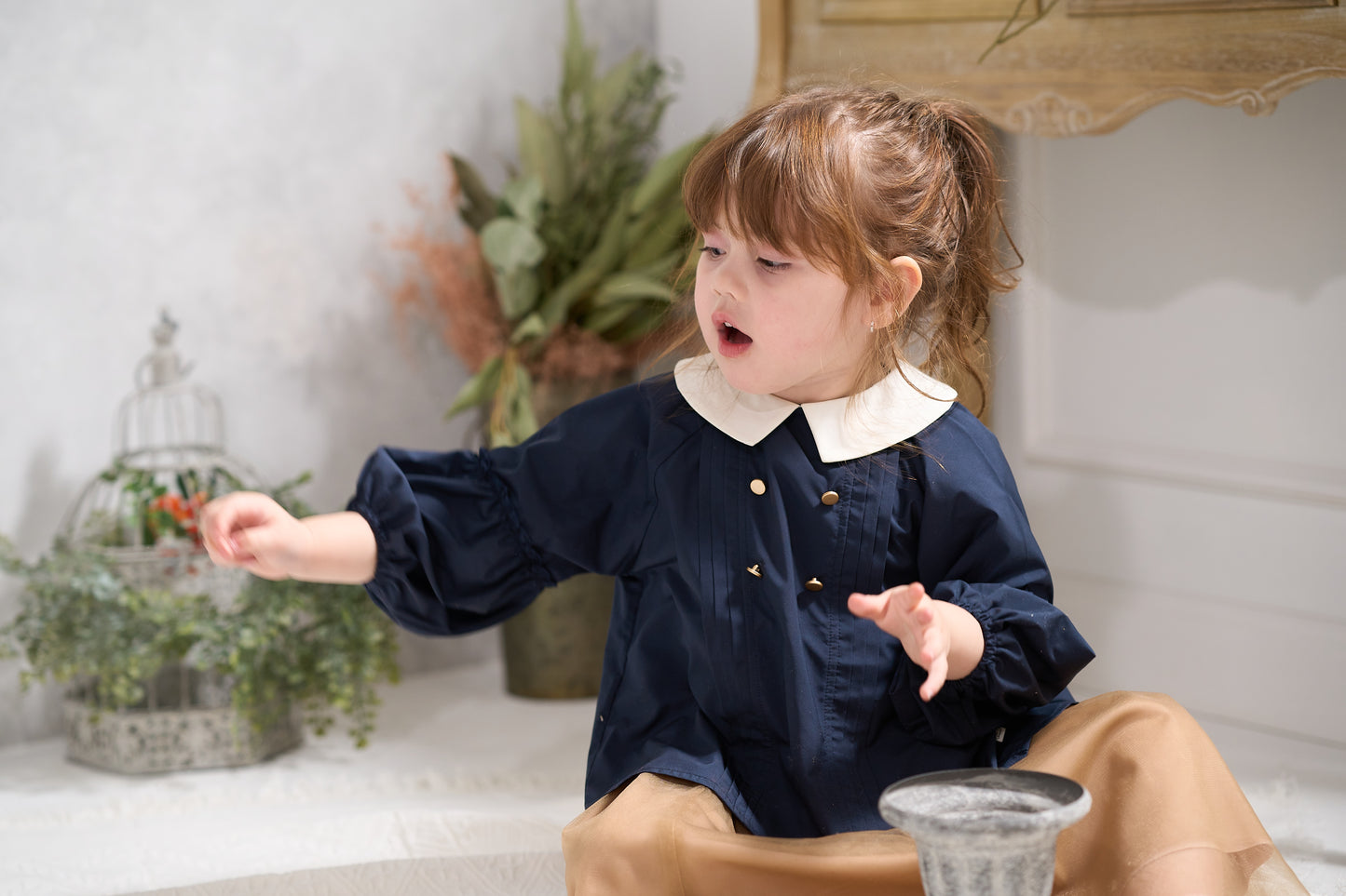 (お食事エプロン)ピンタックブラウス+収納巾着袋付き ネイビー