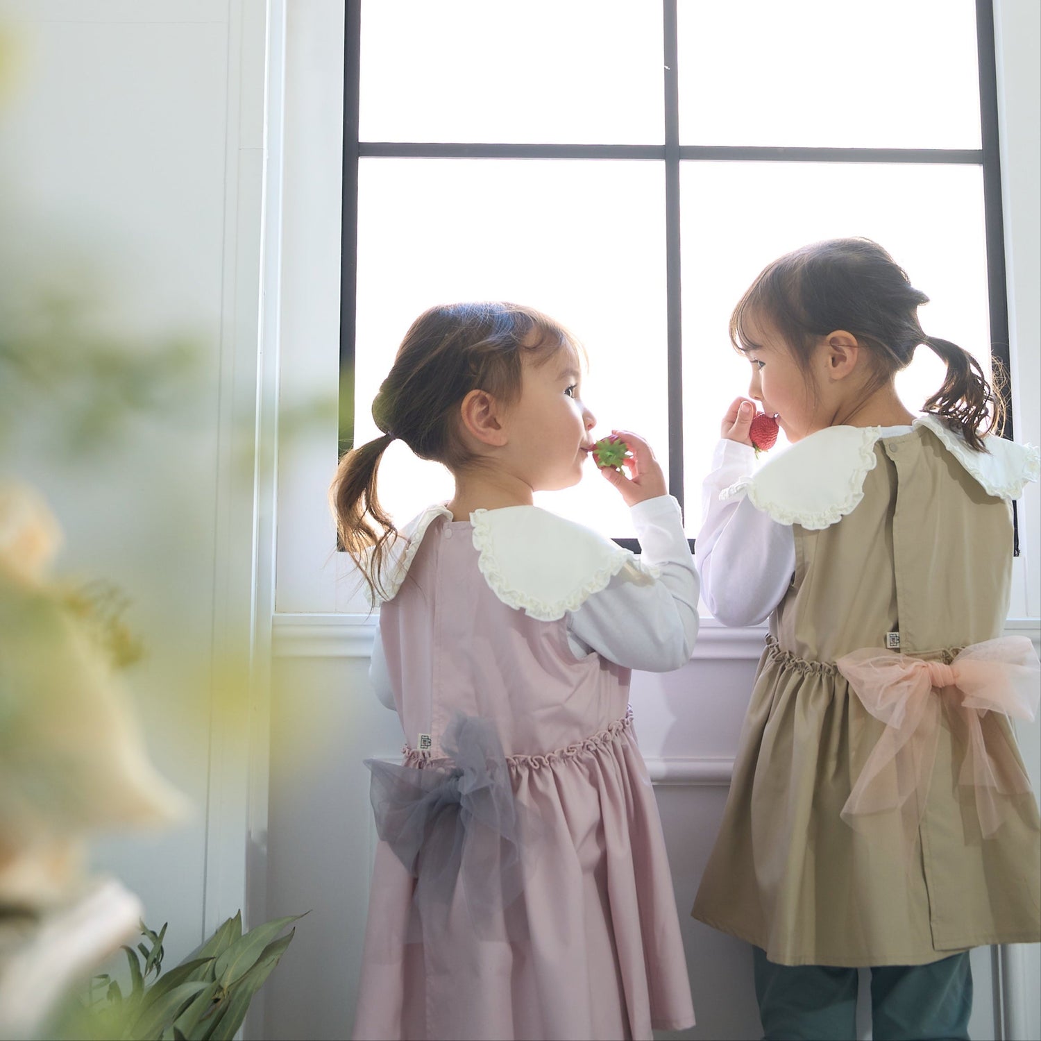 (Hajikuエプロン)ドレス+収納巾着袋付き ベージュ|出産祝いにも