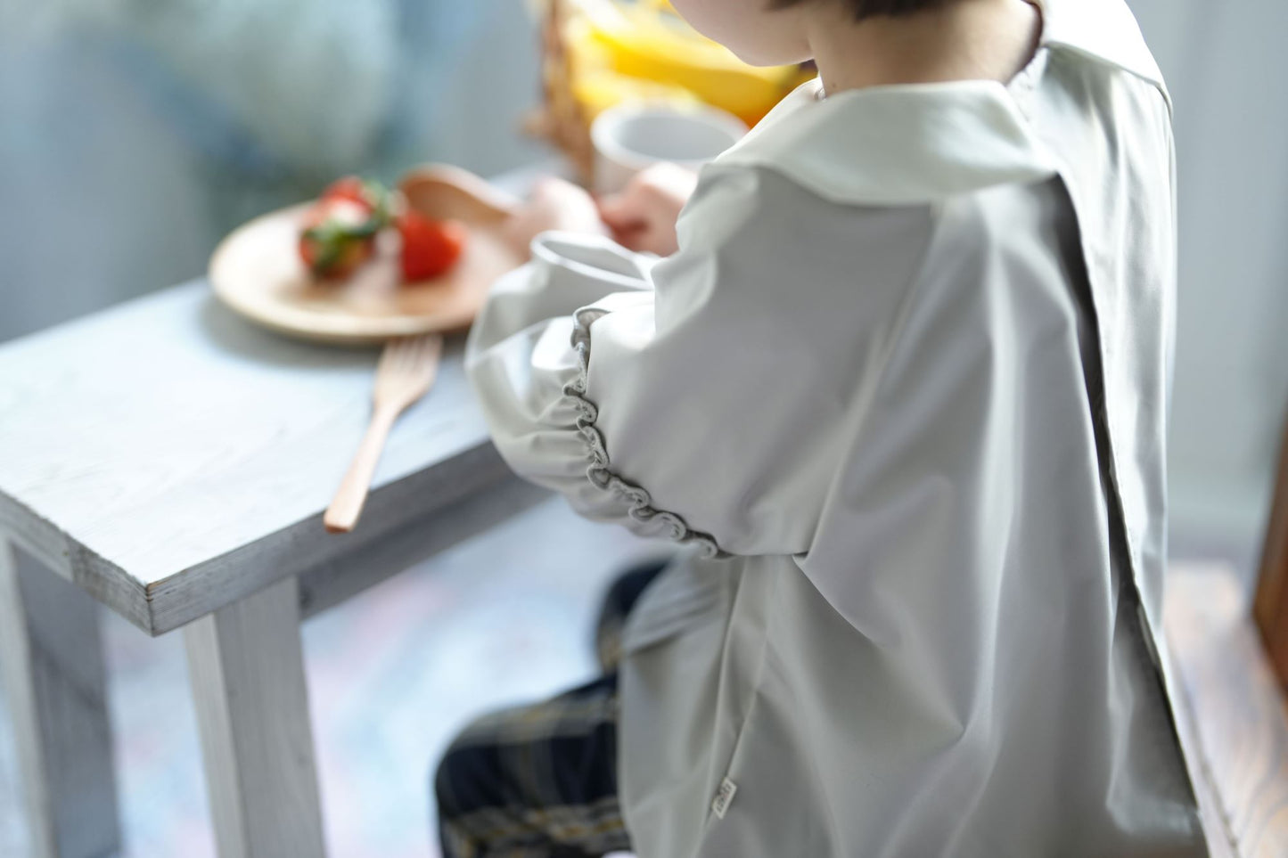 (お食事エプロン)ピンタックブラウス+収納巾着袋付き Lグレー