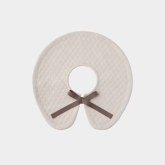 キルトジャガードスタイ(ベージュ)・にぎにぎ(ブラウン)2点セット|出産祝いにおすすめ