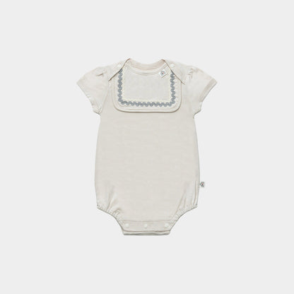 スタイと半袖ボディースーツのセット（ベージュ×ブルー)｜出産祝いにおすすめ