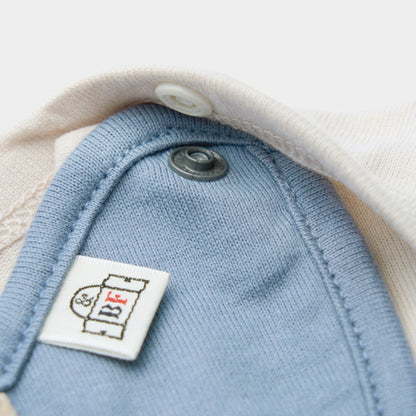 スタイと半袖ボディースーツのセット（ベージュ×ブルー)｜出産祝いにおすすめ